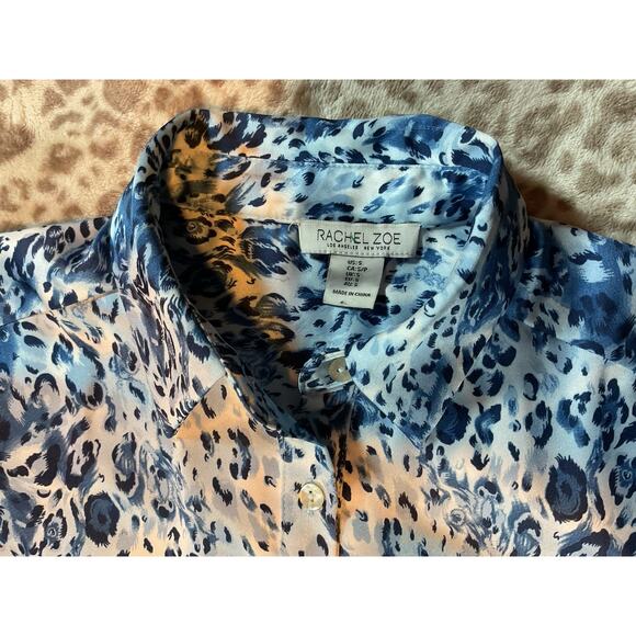 Rachel Zoe Animal Print Button Up Blouse Blue Navy Size Small NWOT - Picture 1 of 2